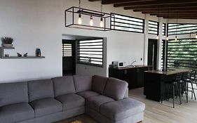 Zirahuen, cabaña moderna junto al lago